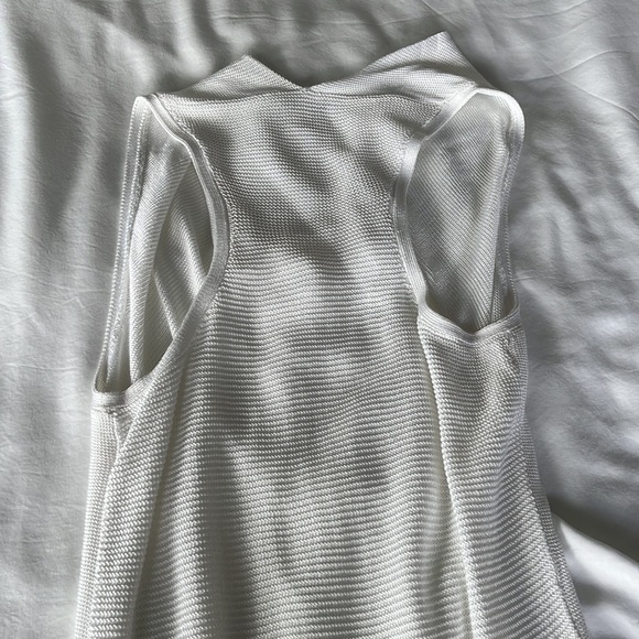 Club Monaco XS sweater tank, never worn - Picture 4 of 5